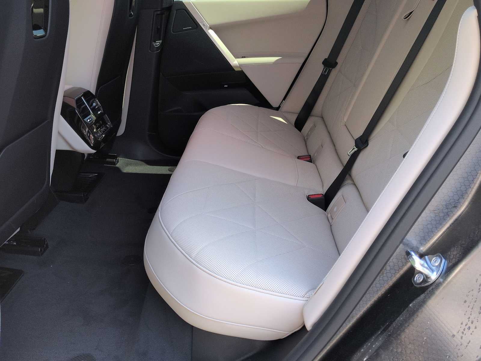 2026 BMW iX xDrive60