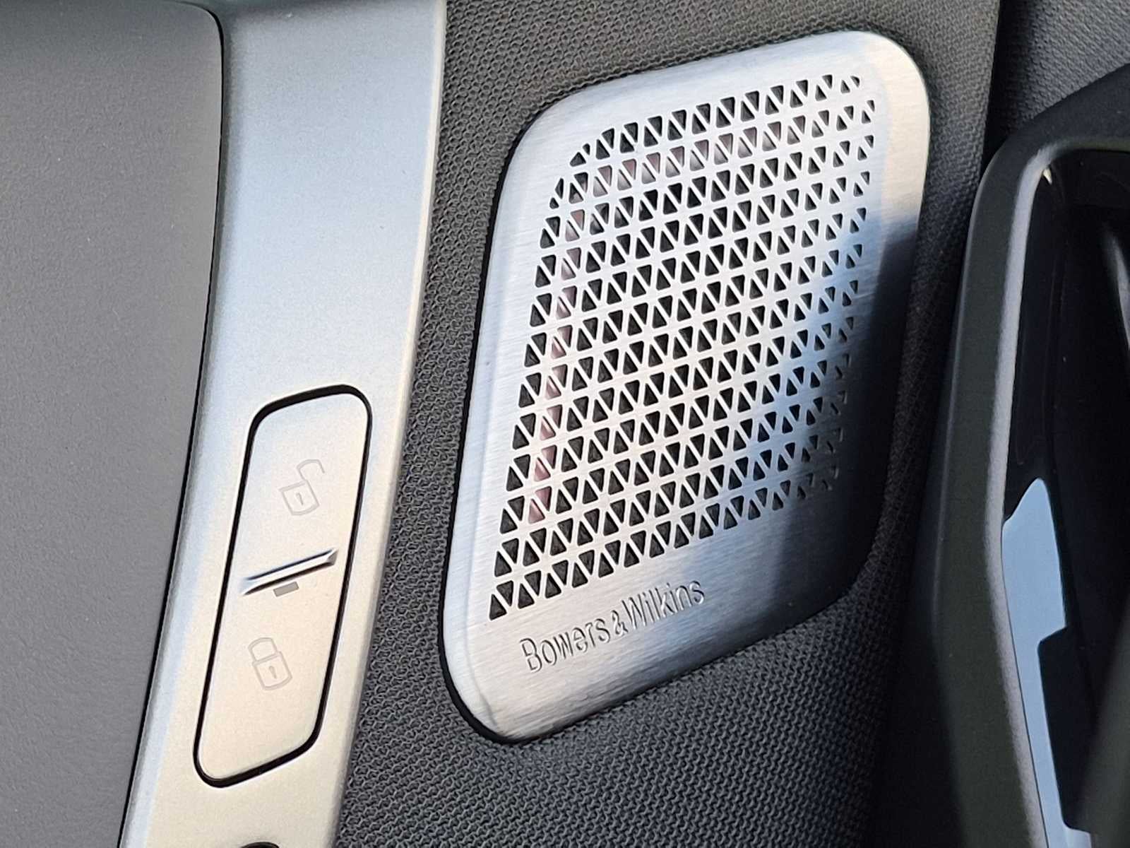 BMW iX M70 2026