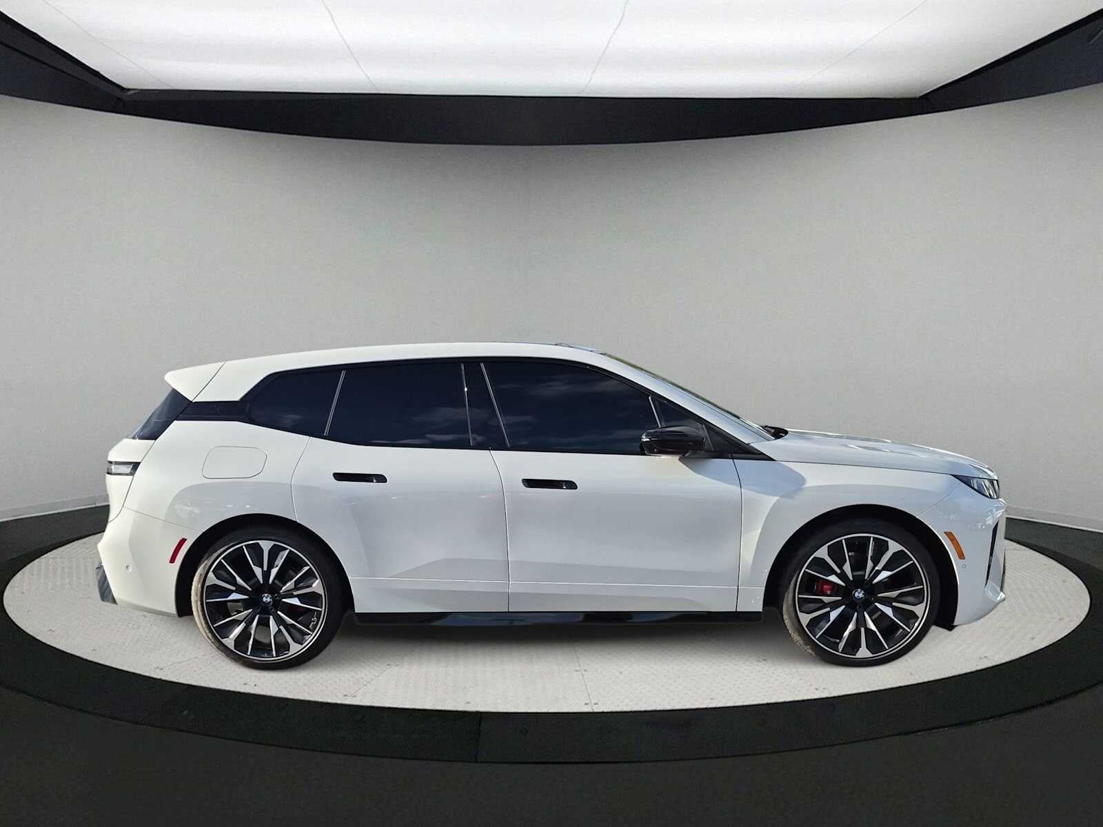 BMW iX M70 2026