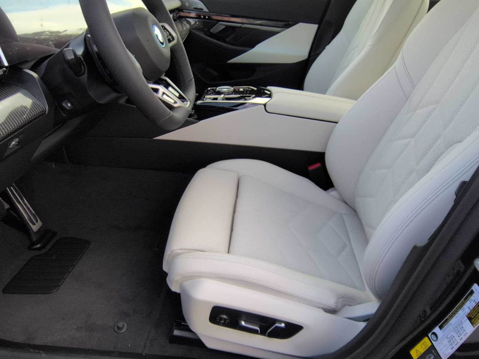 2026 BMW 550e 550e xDrive