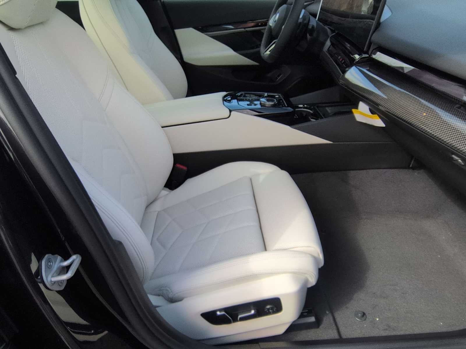 2026 BMW 550e 550e xDrive