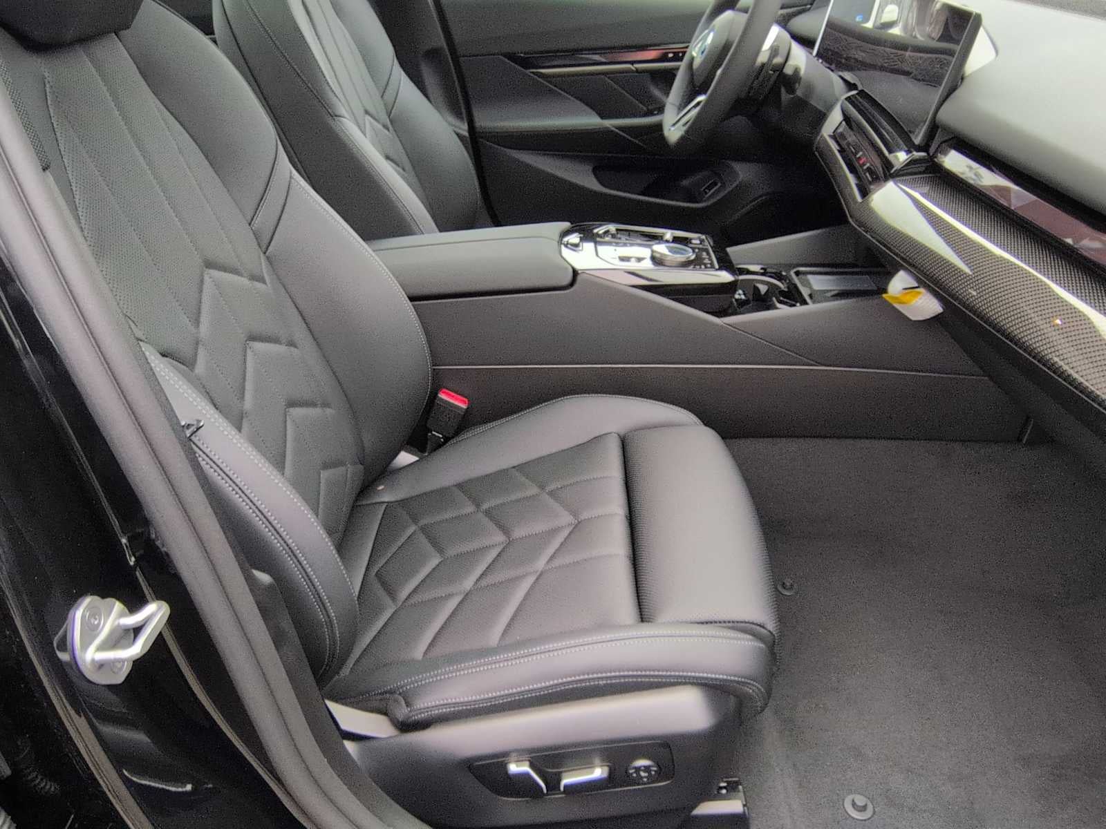 2026 BMW 550e 550e xDrive