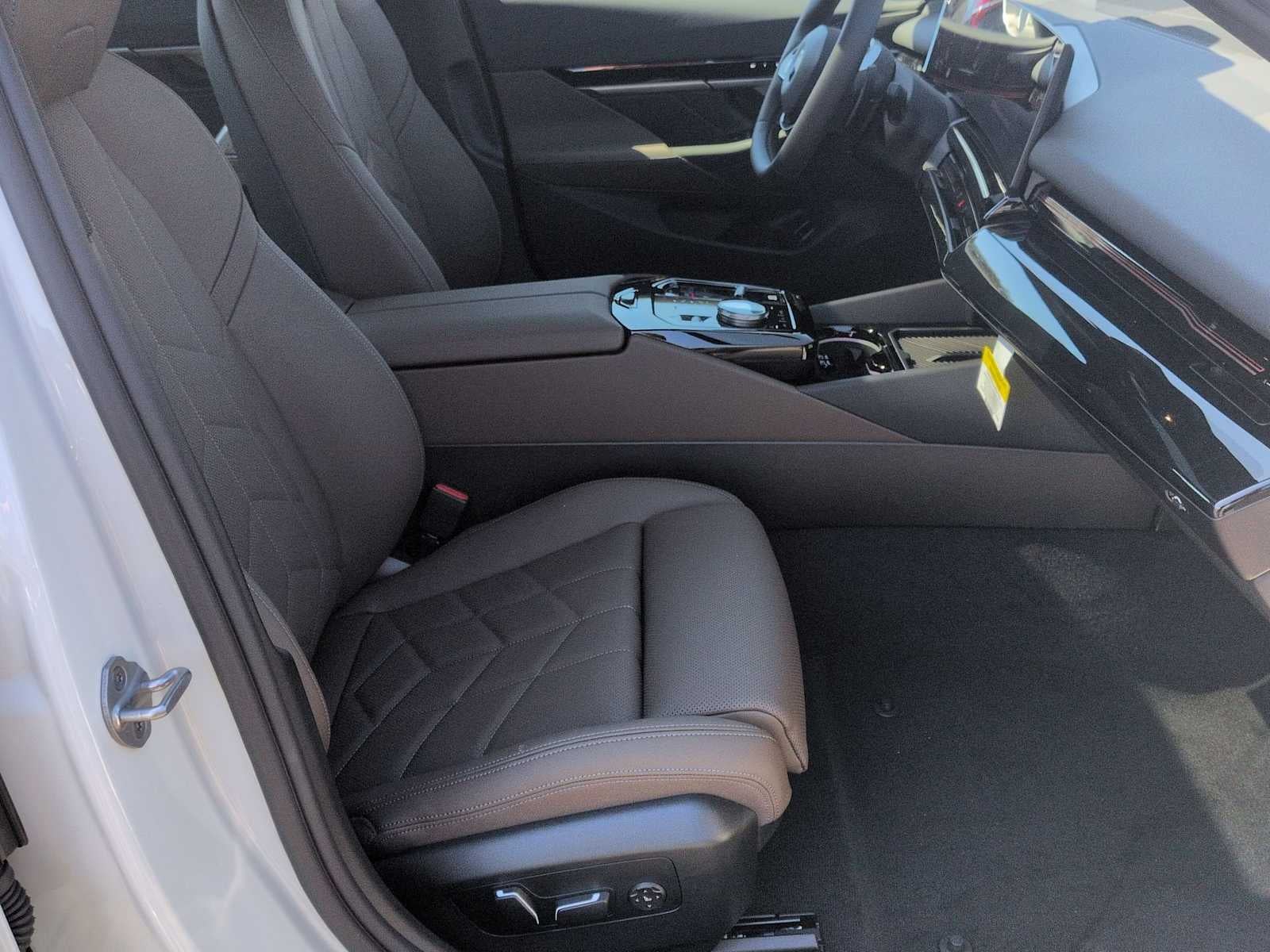 2026 BMW 530i 530i xDrive