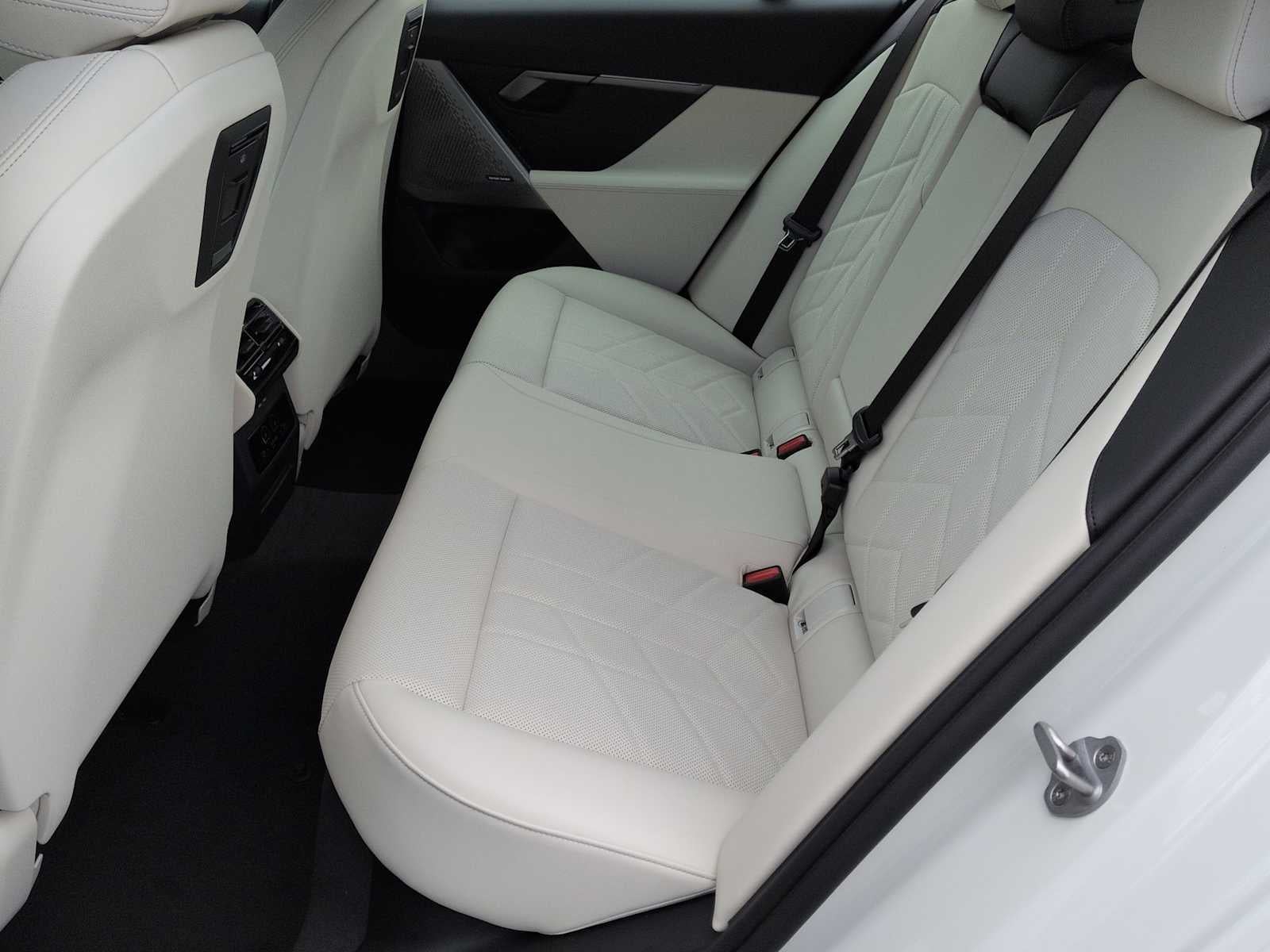 2026 BMW 530i 530i xDrive