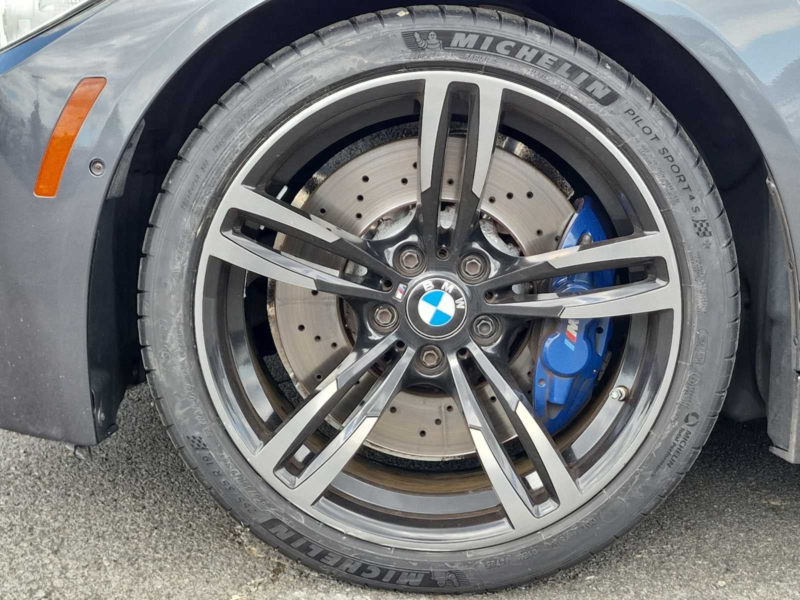 BMW M4 de 2016, descapotable de 2 puertas
