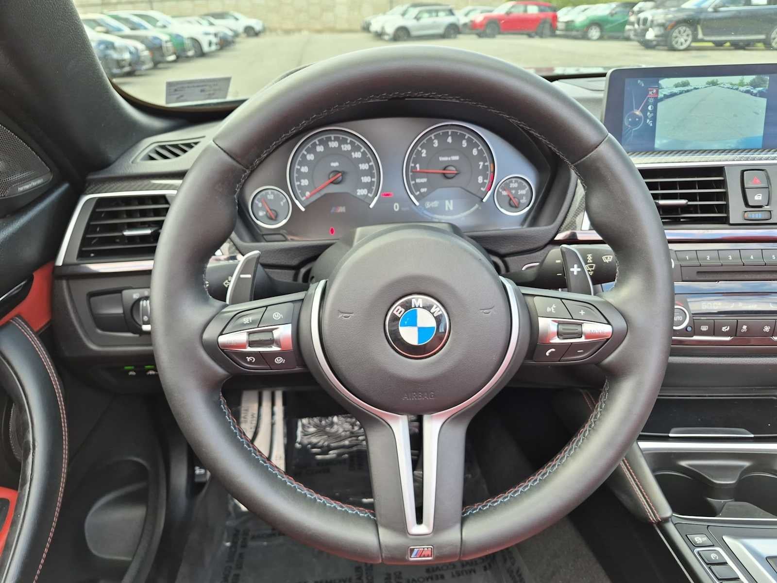 BMW M4 de 2016, descapotable de 2 puertas
