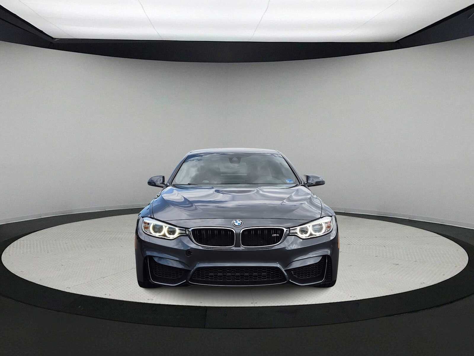 BMW M4 de 2016, descapotable de 2 puertas