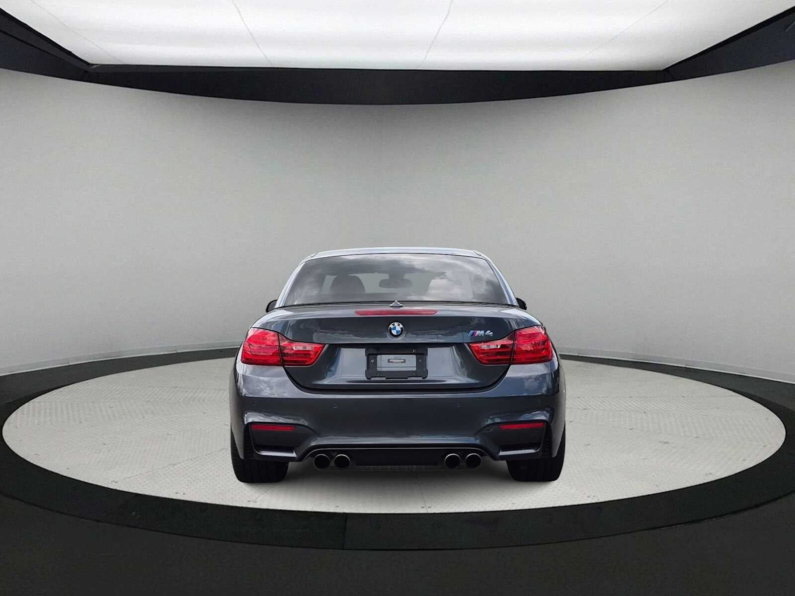 BMW M4 de 2016, descapotable de 2 puertas