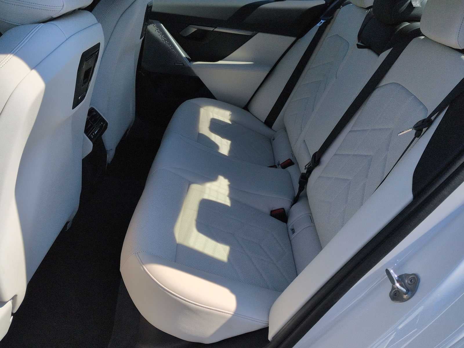 2025 BMW i5 xDrive40 xDrive40