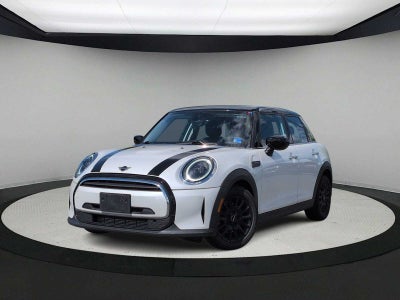 MINI Cooper de 4 puertas con techo rígido 2024