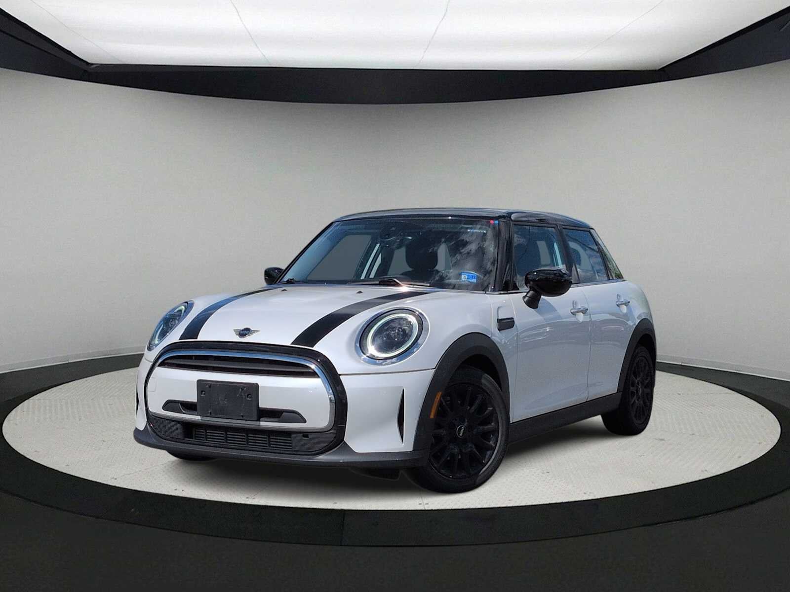 MINI Cooper de 4 puertas con techo rígido 2024