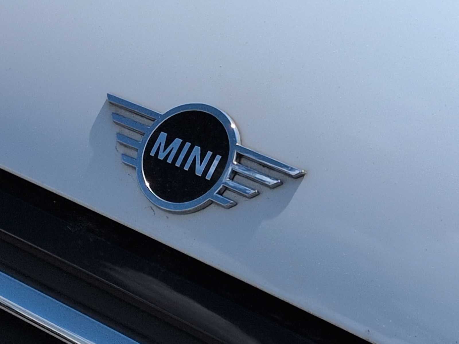 MINI Cooper de 4 puertas con techo rígido 2024