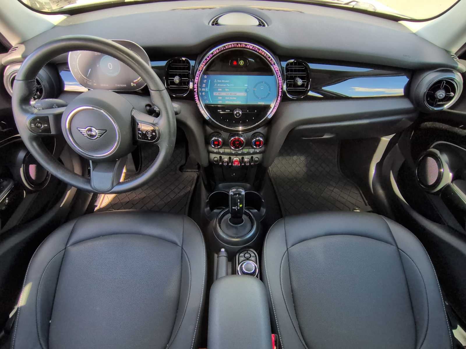 MINI Cooper de 4 puertas con techo rígido 2024