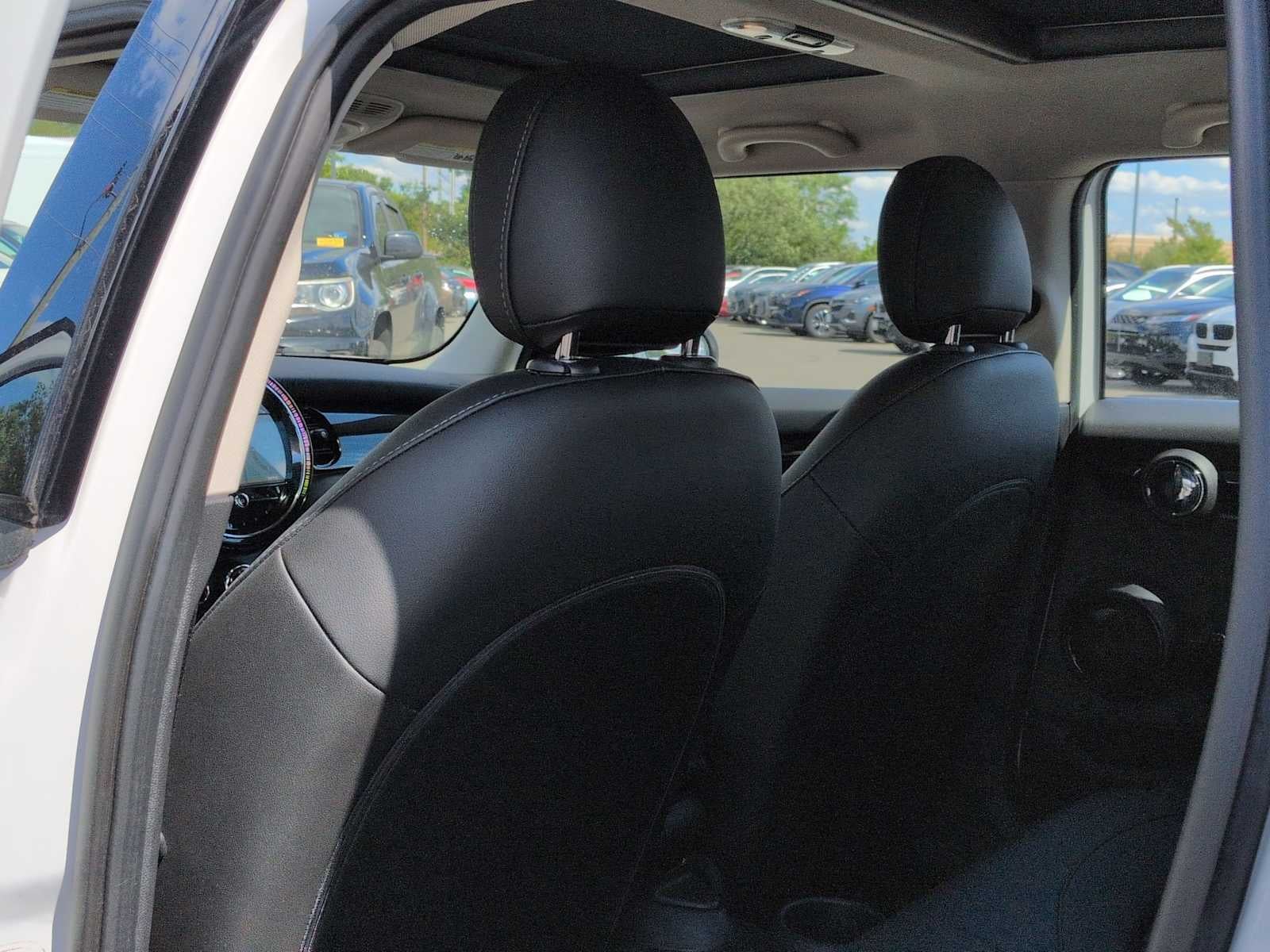 MINI Cooper de 4 puertas con techo rígido 2024