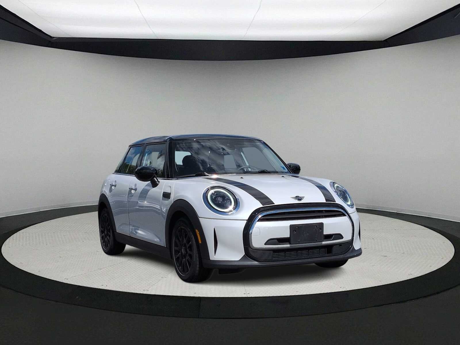 MINI Cooper de 4 puertas con techo rígido 2024