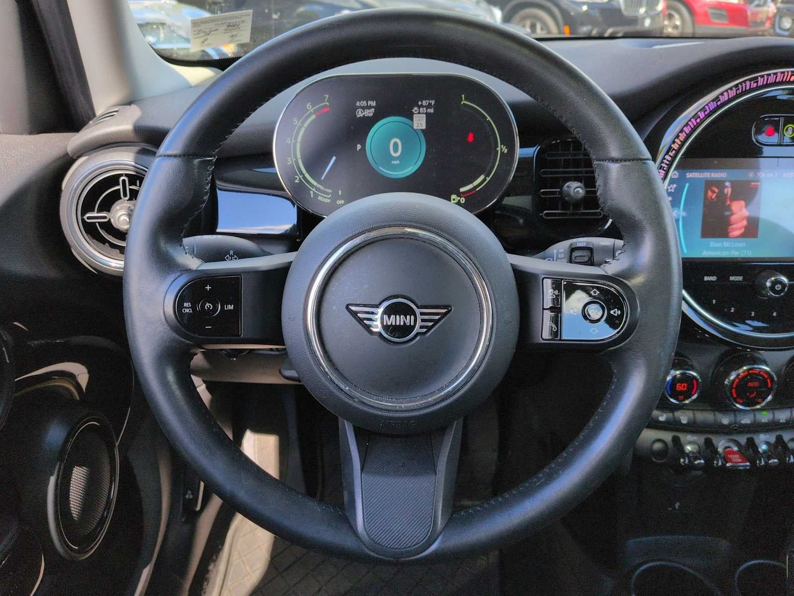 MINI Cooper de 4 puertas con techo rígido 2024