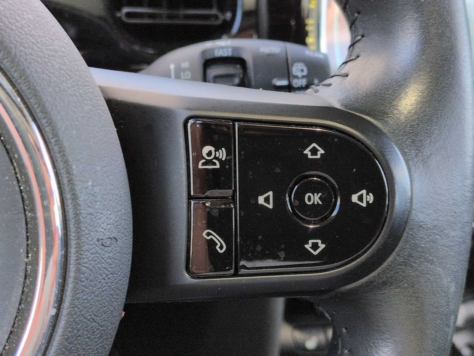 MINI Cooper de 4 puertas con techo rígido 2024