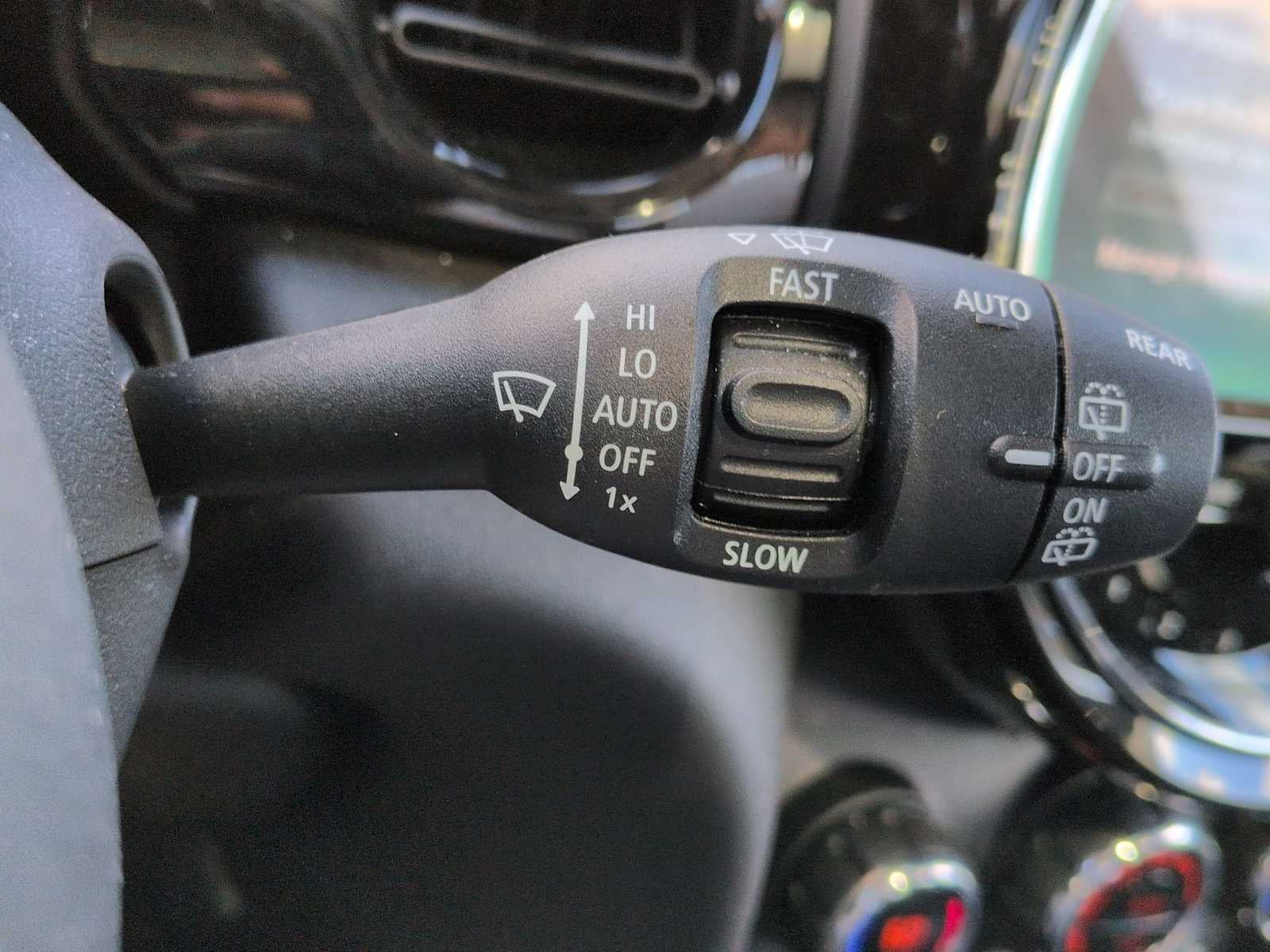 MINI Cooper de 4 puertas con techo rígido 2024