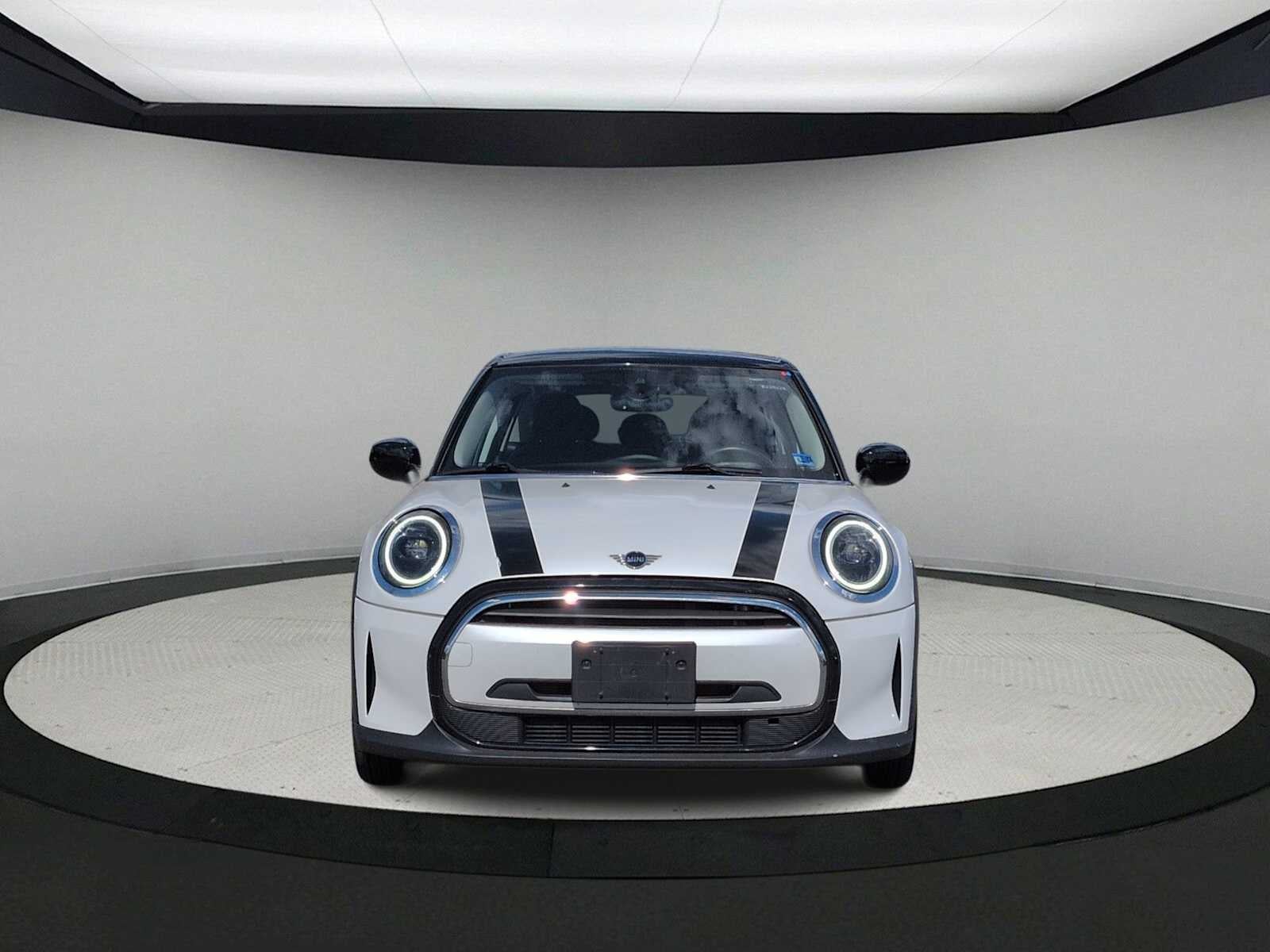 MINI Cooper de 4 puertas con techo rígido 2024