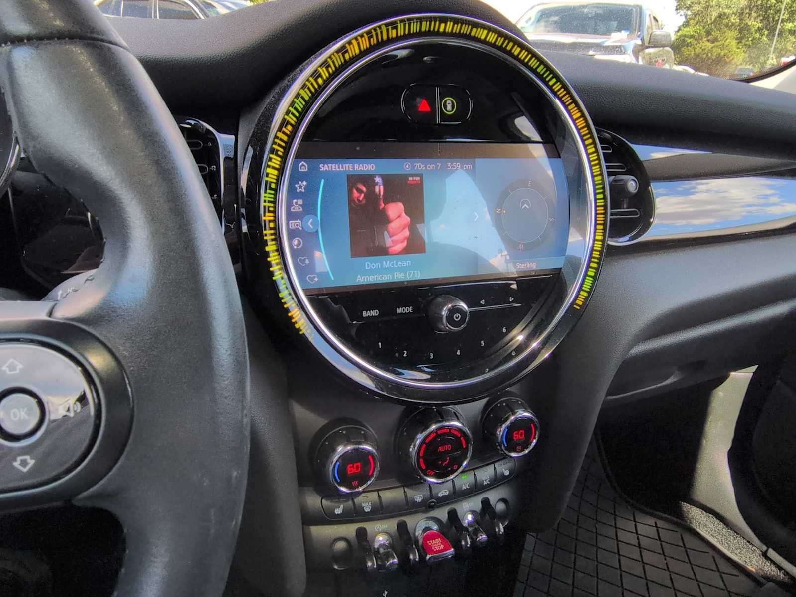 MINI Cooper de 4 puertas con techo rígido 2024