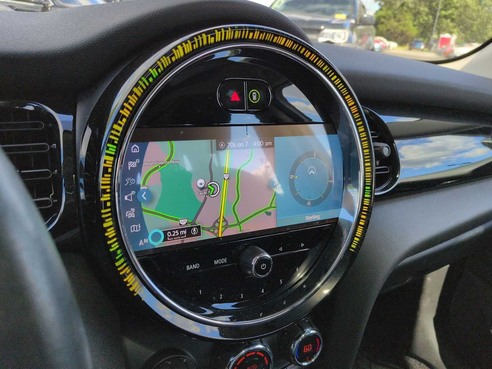 MINI Cooper de 4 puertas con techo rígido 2024