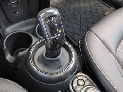 MINI Cooper de 4 puertas con techo rígido 2024