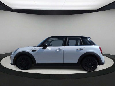 MINI Cooper de 4 puertas con techo rígido 2024