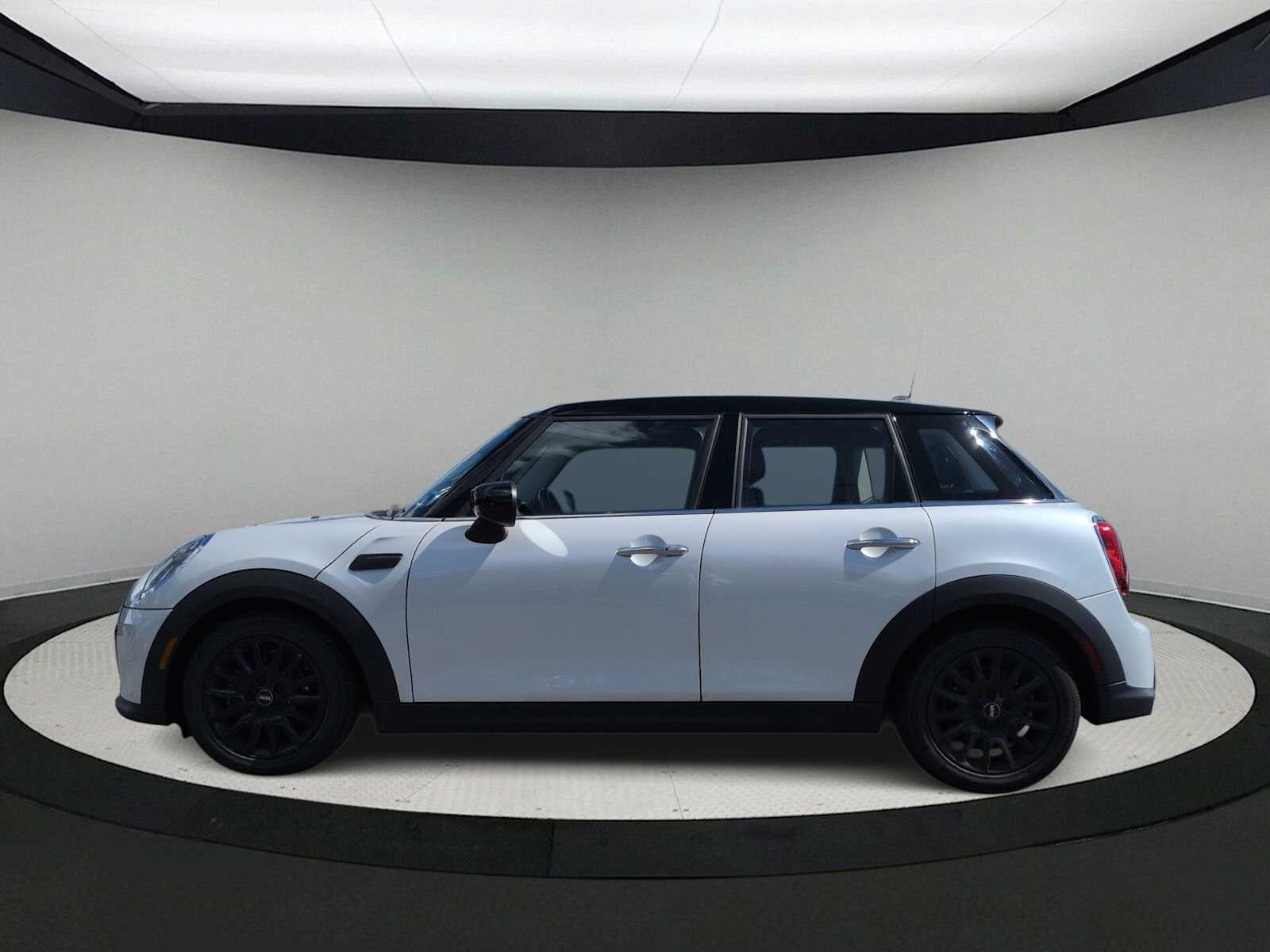 MINI Cooper de 4 puertas con techo rígido 2024