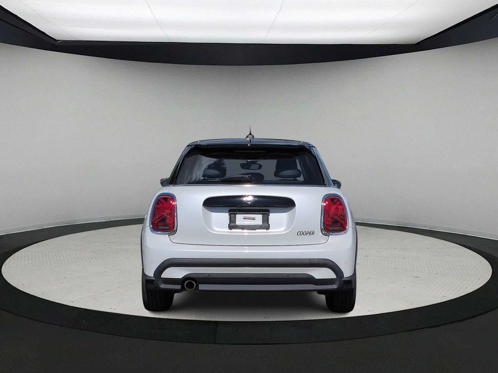 MINI Cooper de 4 puertas con techo rígido 2024