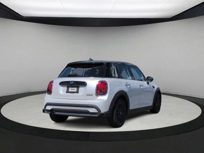 MINI Cooper de 4 puertas con techo rígido 2024