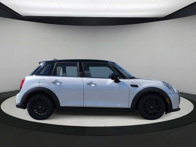 MINI Cooper de 4 puertas con techo rígido 2024