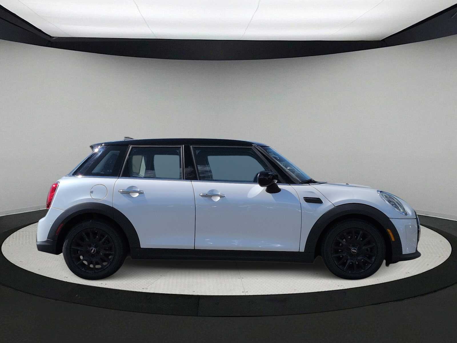 MINI Cooper de 4 puertas con techo rígido 2024