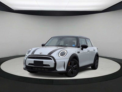 MINI Cooper de 4 puertas con techo rígido 2024
