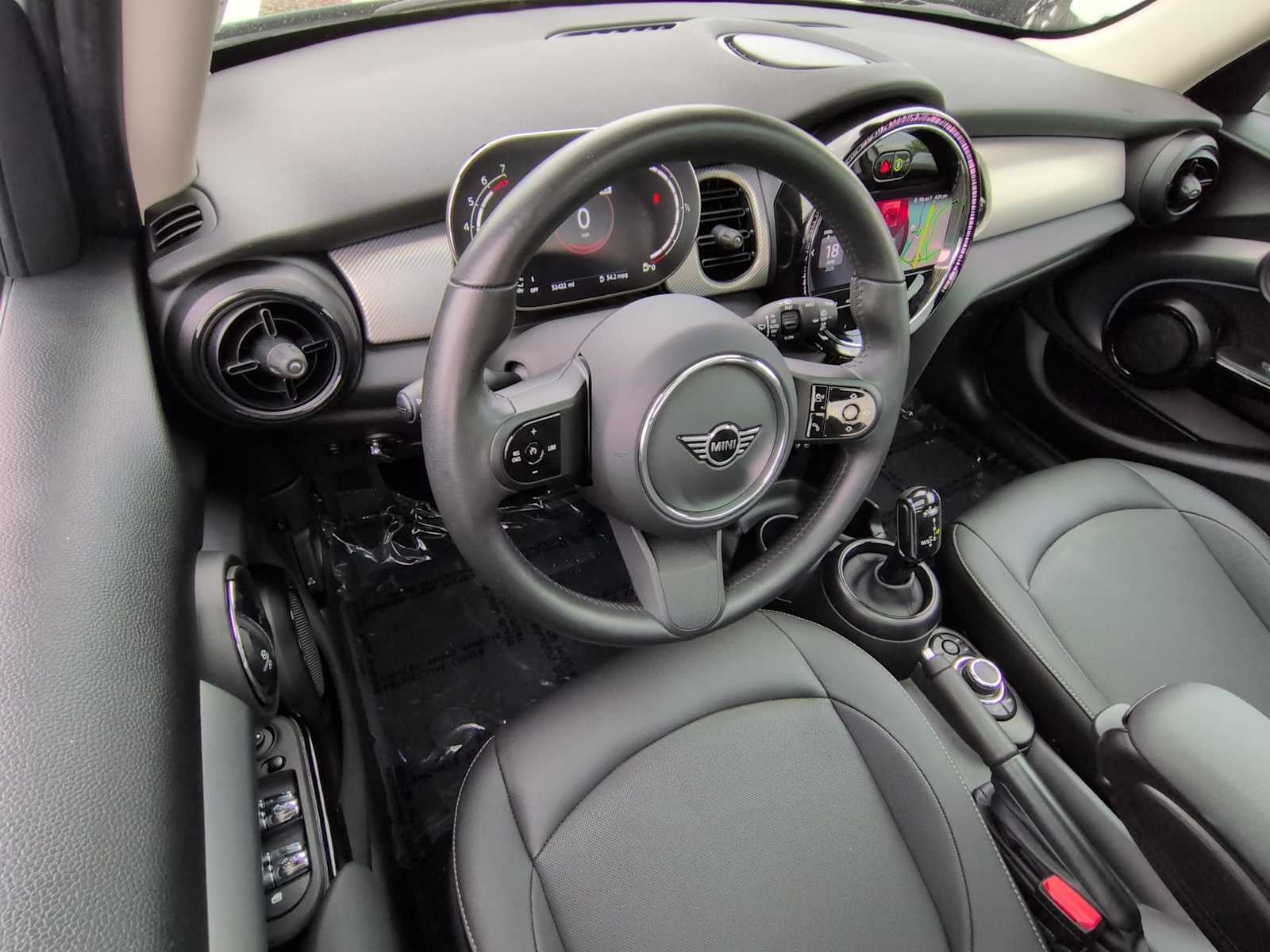 MINI Cooper de 4 puertas con techo rígido 2024