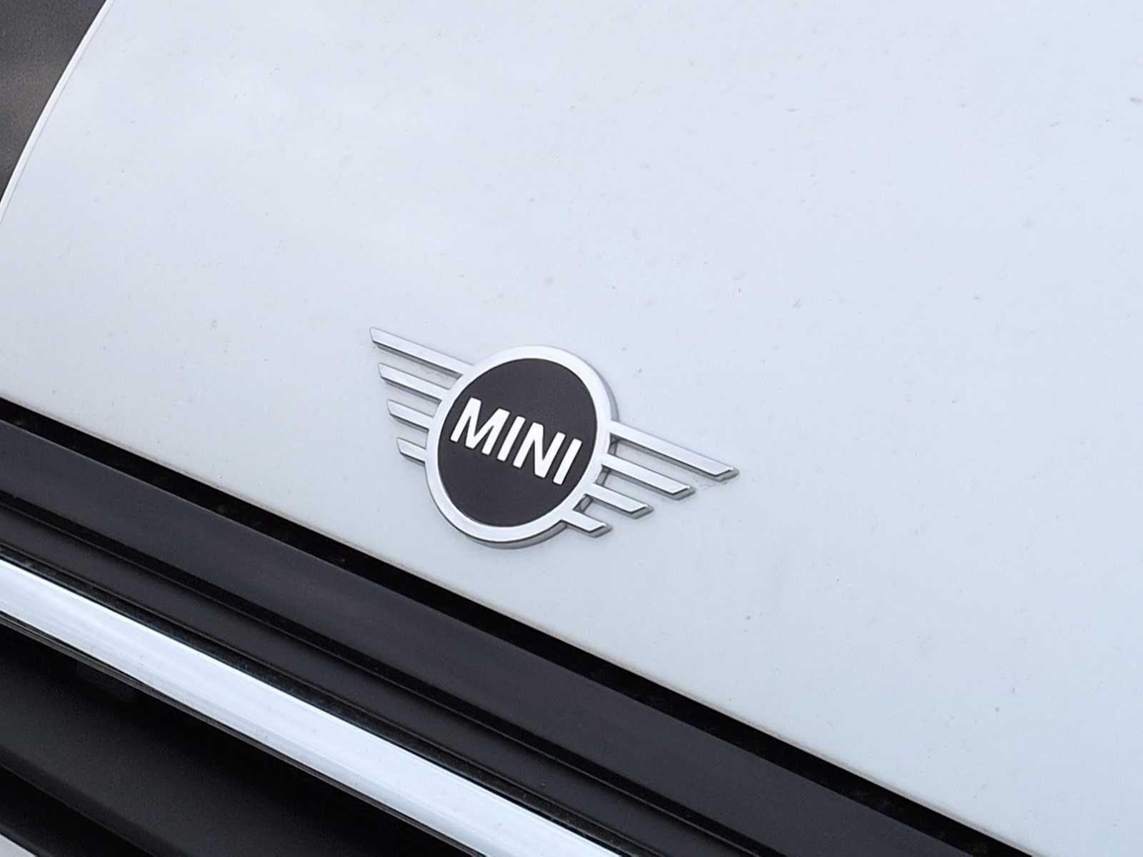MINI Cooper de 4 puertas con techo rígido 2024