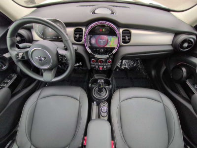 MINI Cooper de 4 puertas con techo rígido 2024