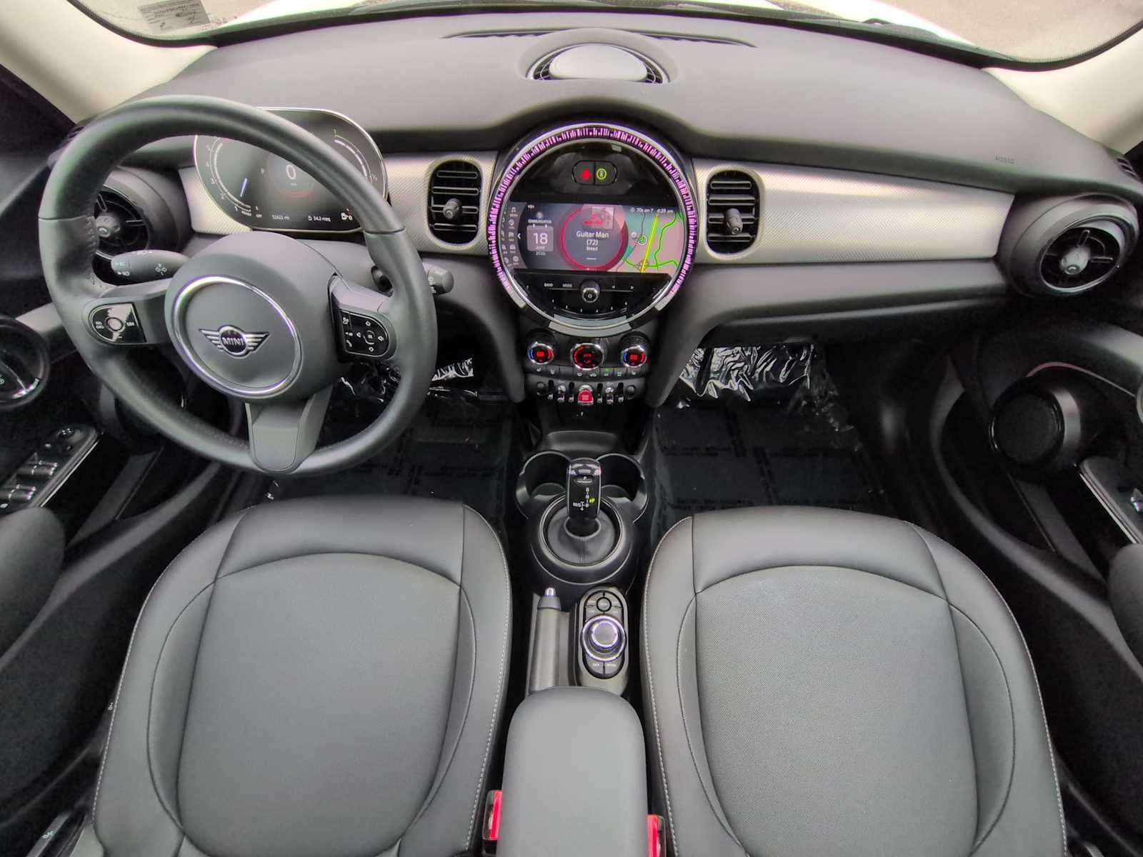 MINI Cooper de 4 puertas con techo rígido 2024