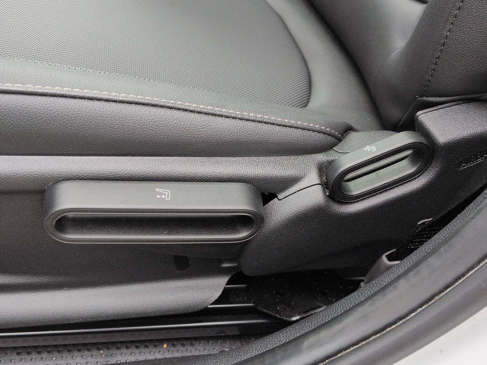 MINI Cooper de 4 puertas con techo rígido 2024