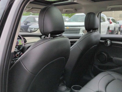 MINI Cooper de 4 puertas con techo rígido 2024