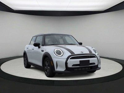 MINI Cooper de 4 puertas con techo rígido 2024
