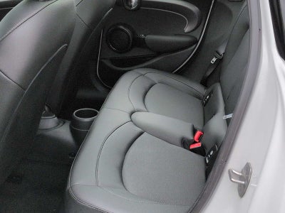 MINI Cooper de 4 puertas con techo rígido 2024