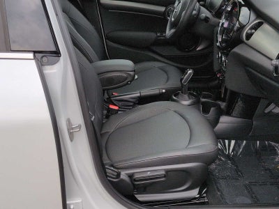 MINI Cooper de 4 puertas con techo rígido 2024