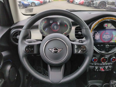 MINI Cooper de 4 puertas con techo rígido 2024