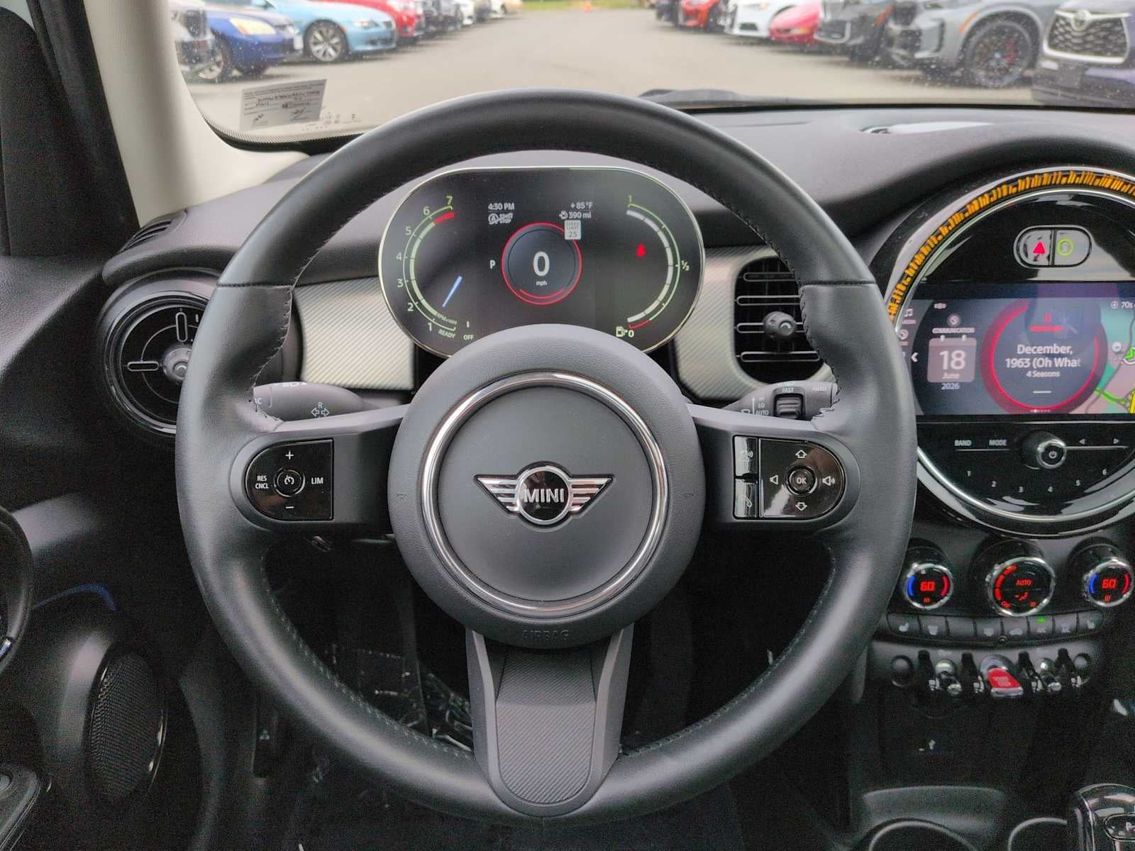 MINI Cooper de 4 puertas con techo rígido 2024
