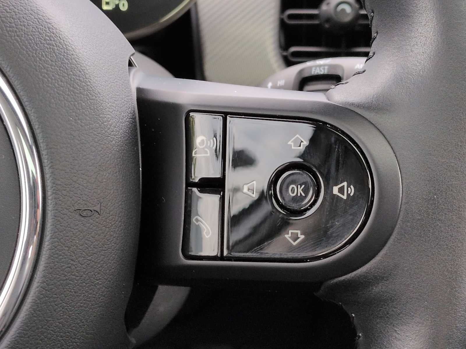 MINI Cooper de 4 puertas con techo rígido 2024