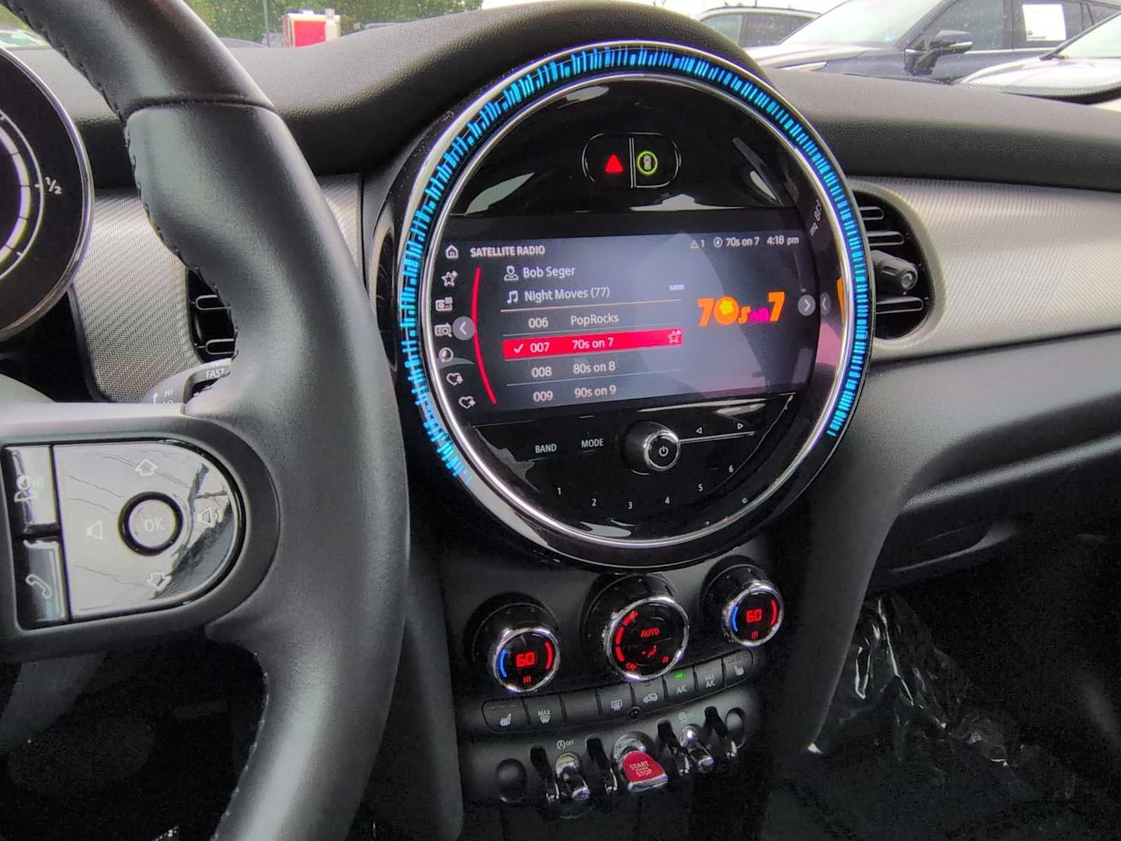 MINI Cooper de 4 puertas con techo rígido 2024