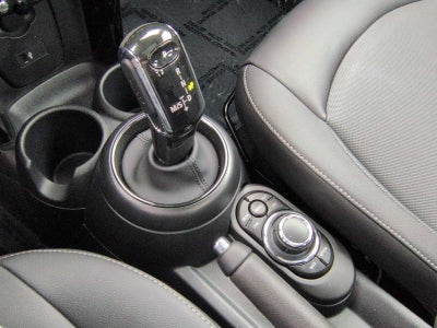 MINI Cooper de 4 puertas con techo rígido 2024