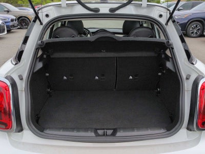 MINI Cooper de 4 puertas con techo rígido 2024
