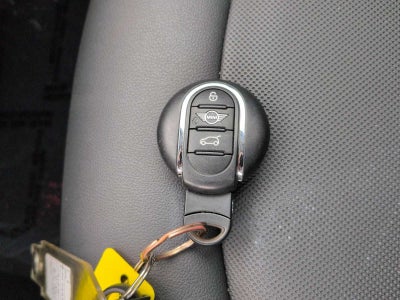 MINI Cooper de 4 puertas con techo rígido 2024