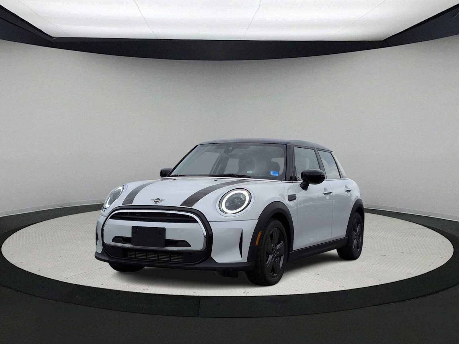MINI Cooper de 4 puertas con techo rígido 2024